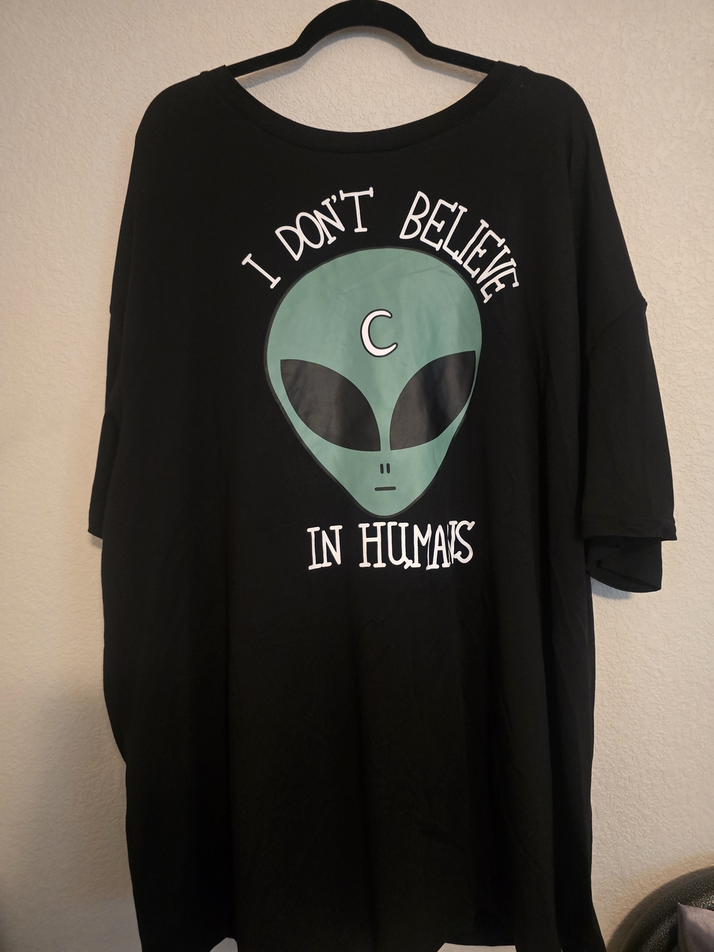Black Short-Sleeve Tee with Mint Alien Graphic - I Don't Believe in Humans 3x